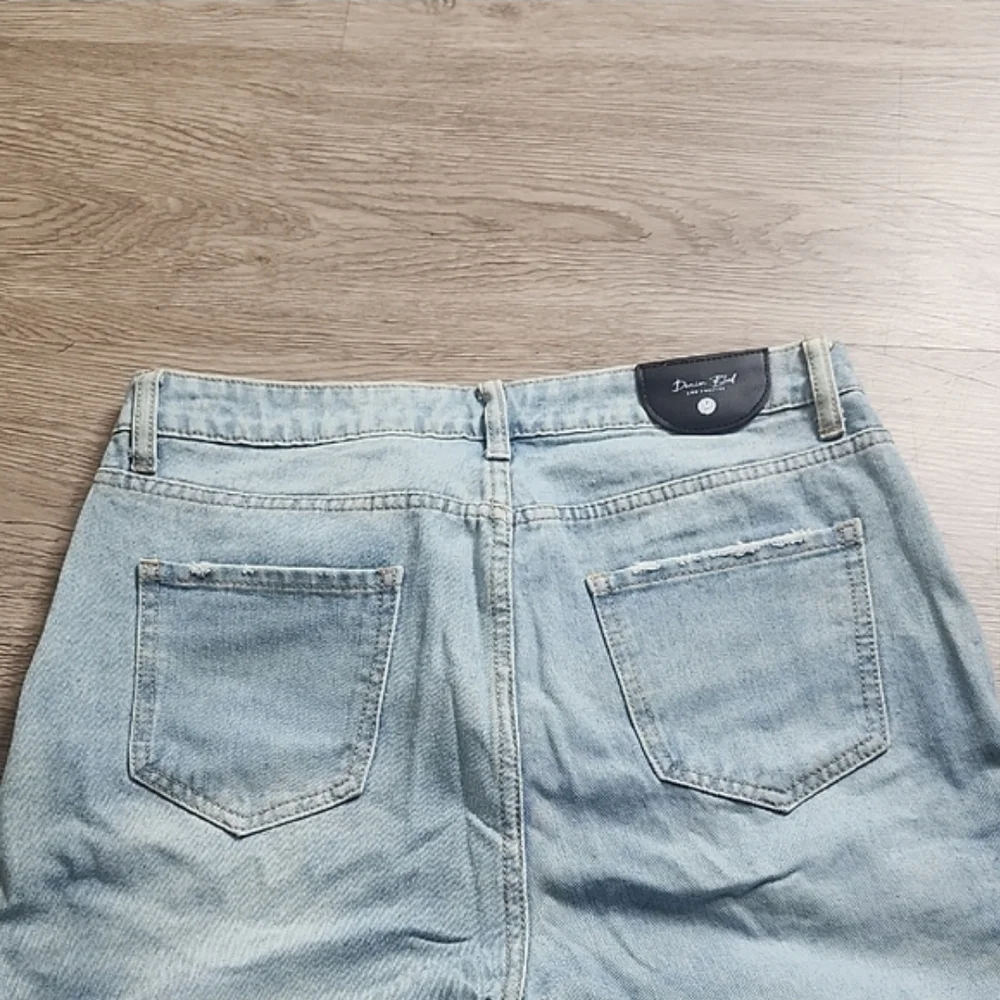 Light Wash Distressed Ripped Denim Jeans - Picture 4 of 10